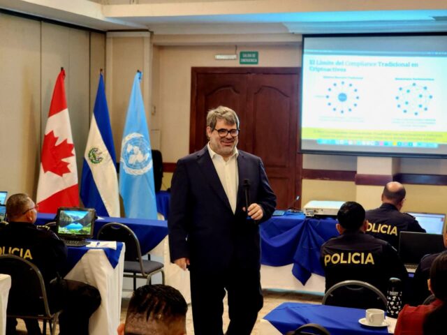 Javier Martín Porras forma a Fiscales y Policías en el San Salvador